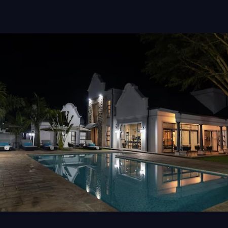 Ezulwini Villa Hotel Хараре Экстерьер фото