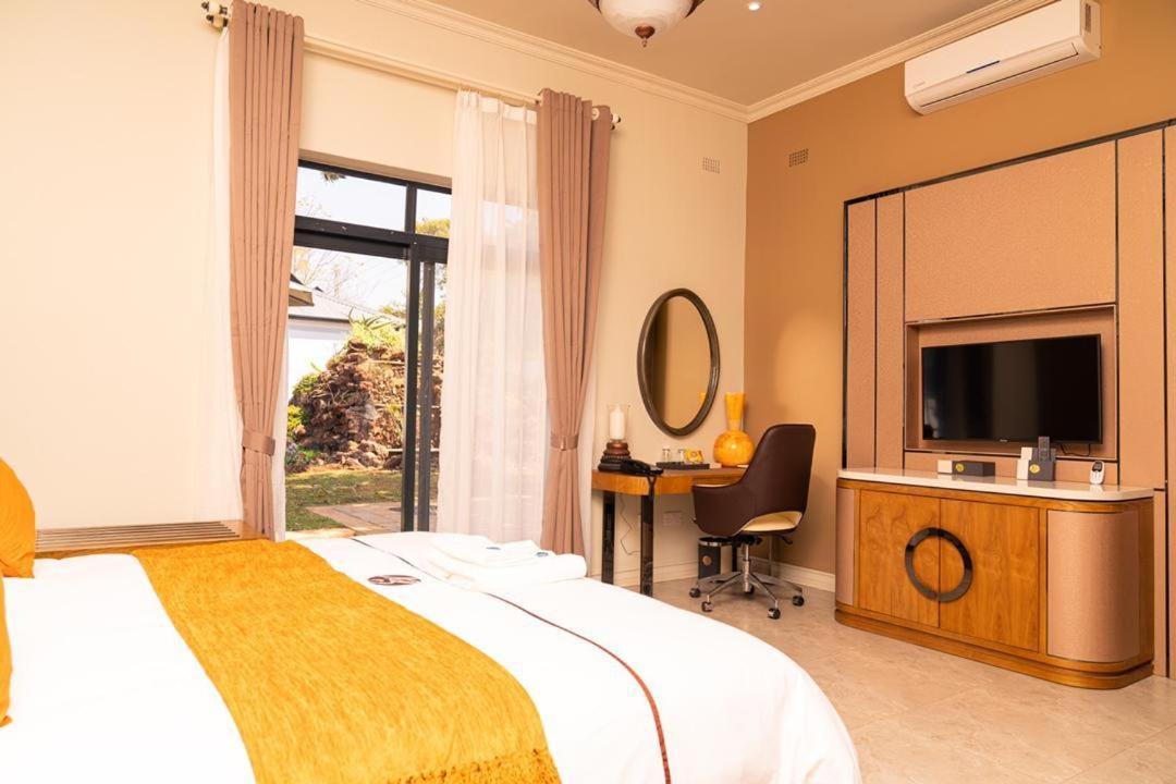 Ezulwini Villa Hotel Хараре Экстерьер фото